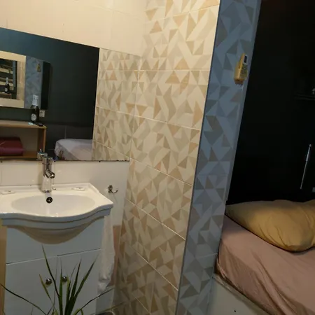 מלון Paralax וארנה