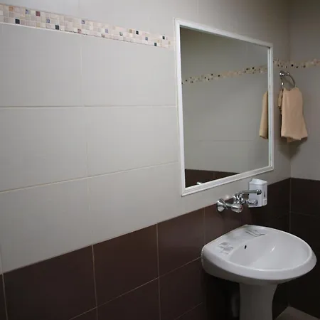 מלון Paralax וארנה