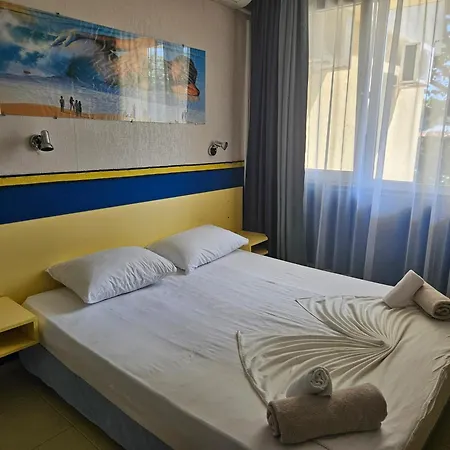 Hotel Paralax Warna