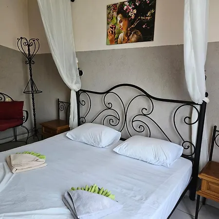 Paralax Hotel Warna