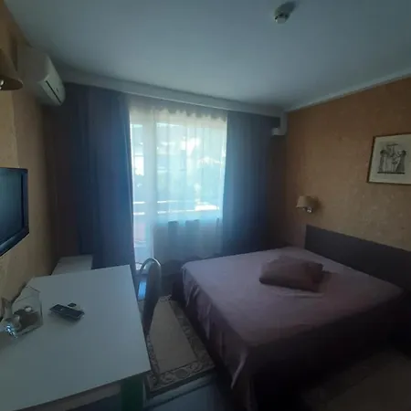Paralax Hotel 2*
