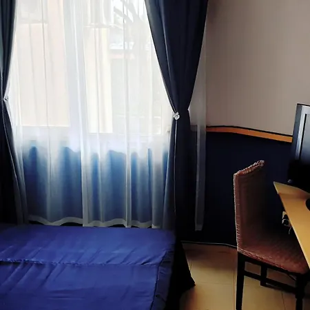 Paralax Hotel 2*