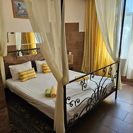Hotell Paralax 2*