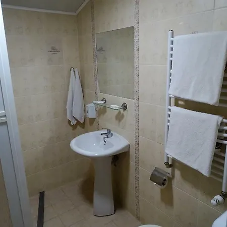 Hotell Paralax 2*